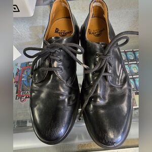 Mens black Dr. Martens leather shoes size 8